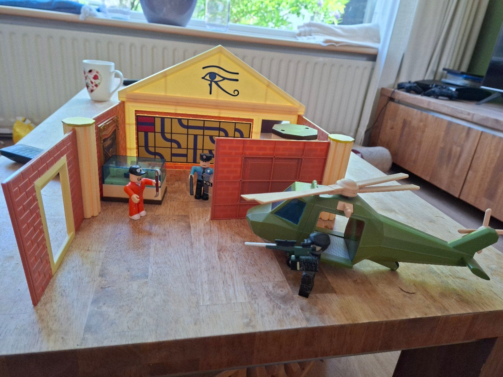ROBLOX JAILBREAK Museumoverval met helikopter en figuren, Gebouw, Complete set, Ophalen of Verzenden, Zo goed als nieuw