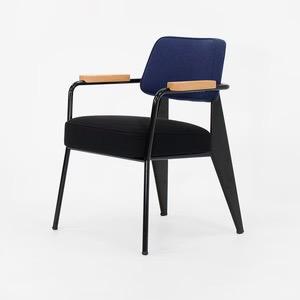 Direction Chair — Jean Prouvé, Vitra (blauw/zwart), Huis en Inrichting, Stoelen, Nieuw, Eén, Stof, Blauw, Ophalen