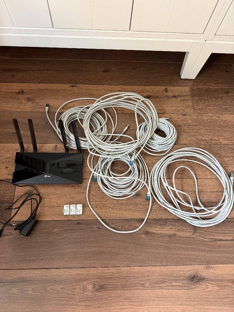 TP-Link Modem, CAT5e Adaptors and 50m of ethernet cables, Ophalen of Verzenden, Zo goed als nieuw, Tp link