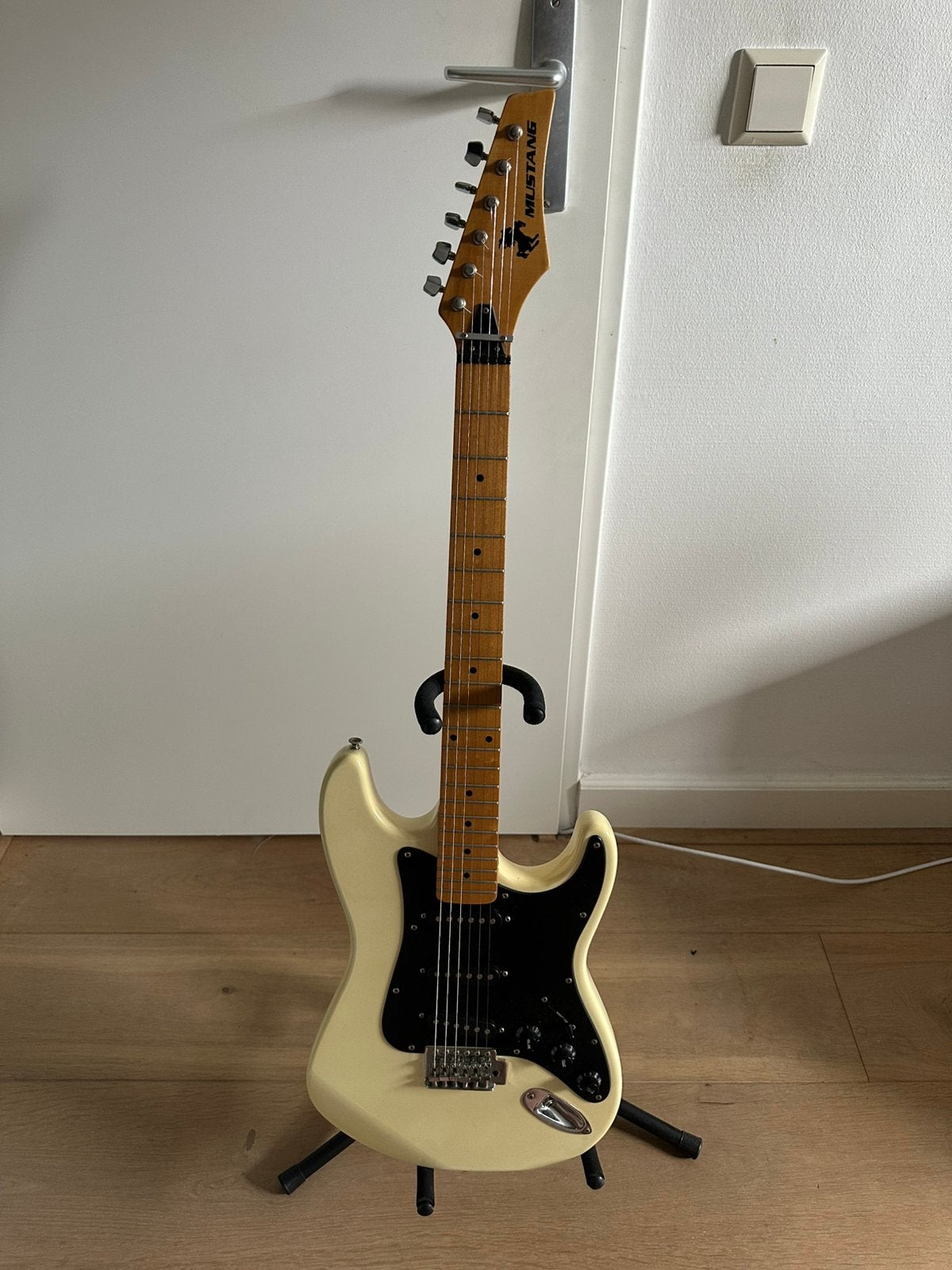 Mooie mustang gitaar niet vaak gebruikt, Muziek en Instrumenten, Ophalen, Zo goed als nieuw, Elektrisch, 6-snarig