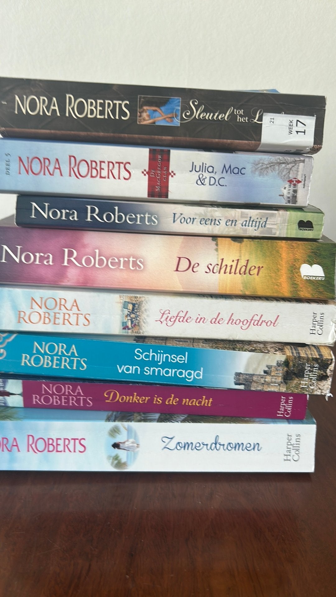 Acht keer Nora Roberts, Ophalen of Verzenden, Gelezen