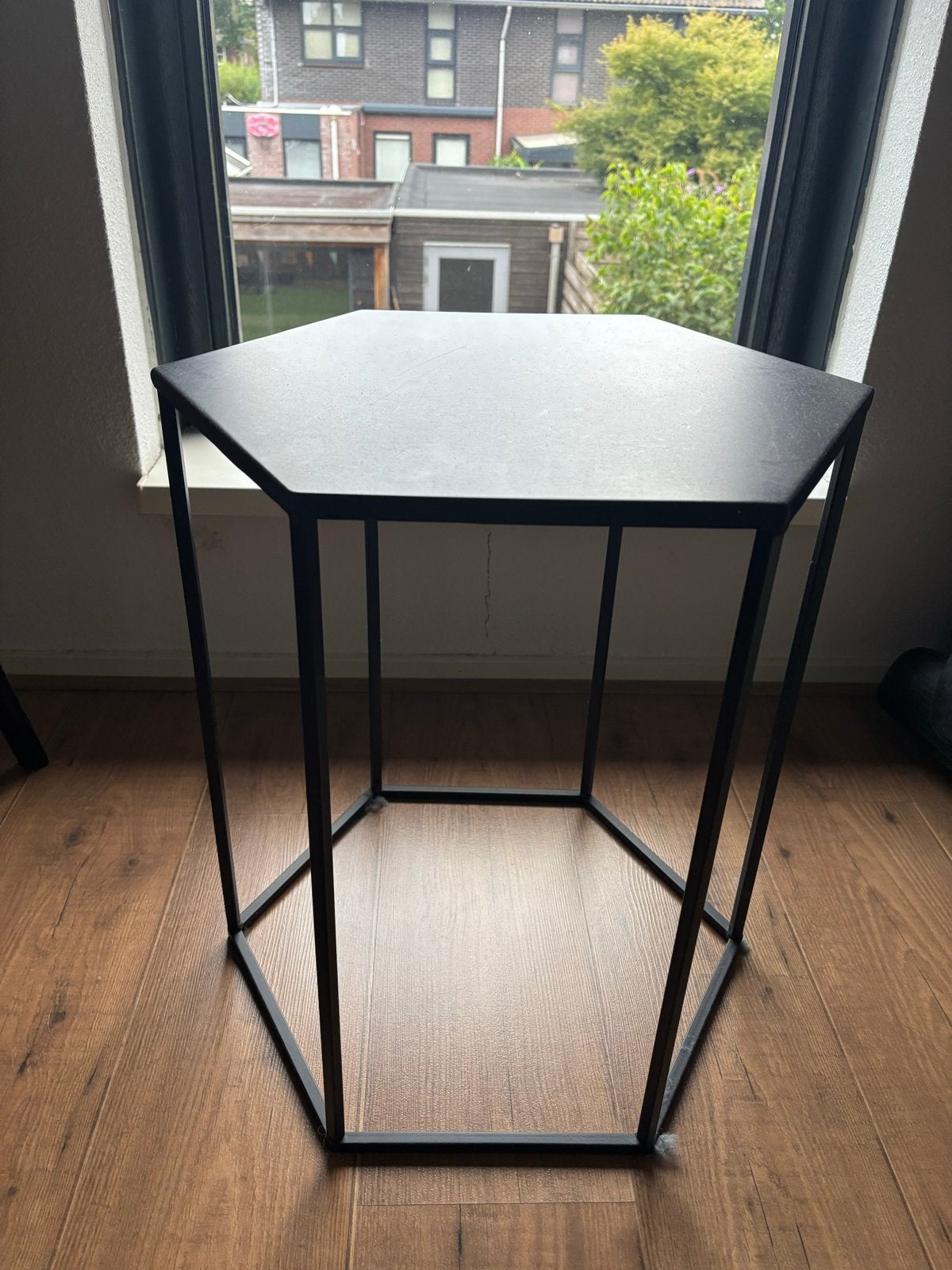 Zwarte zeshoekige bijzettafel - Modern design, Minder dan 55 cm, Metaal of Aluminium, Zo goed als nieuw, Overige vormen