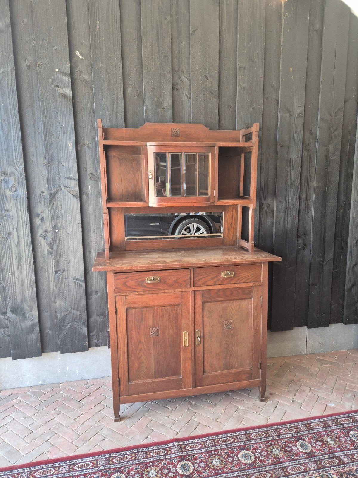 Antiek dressoir met spiegel en vitrinekast, Ophalen