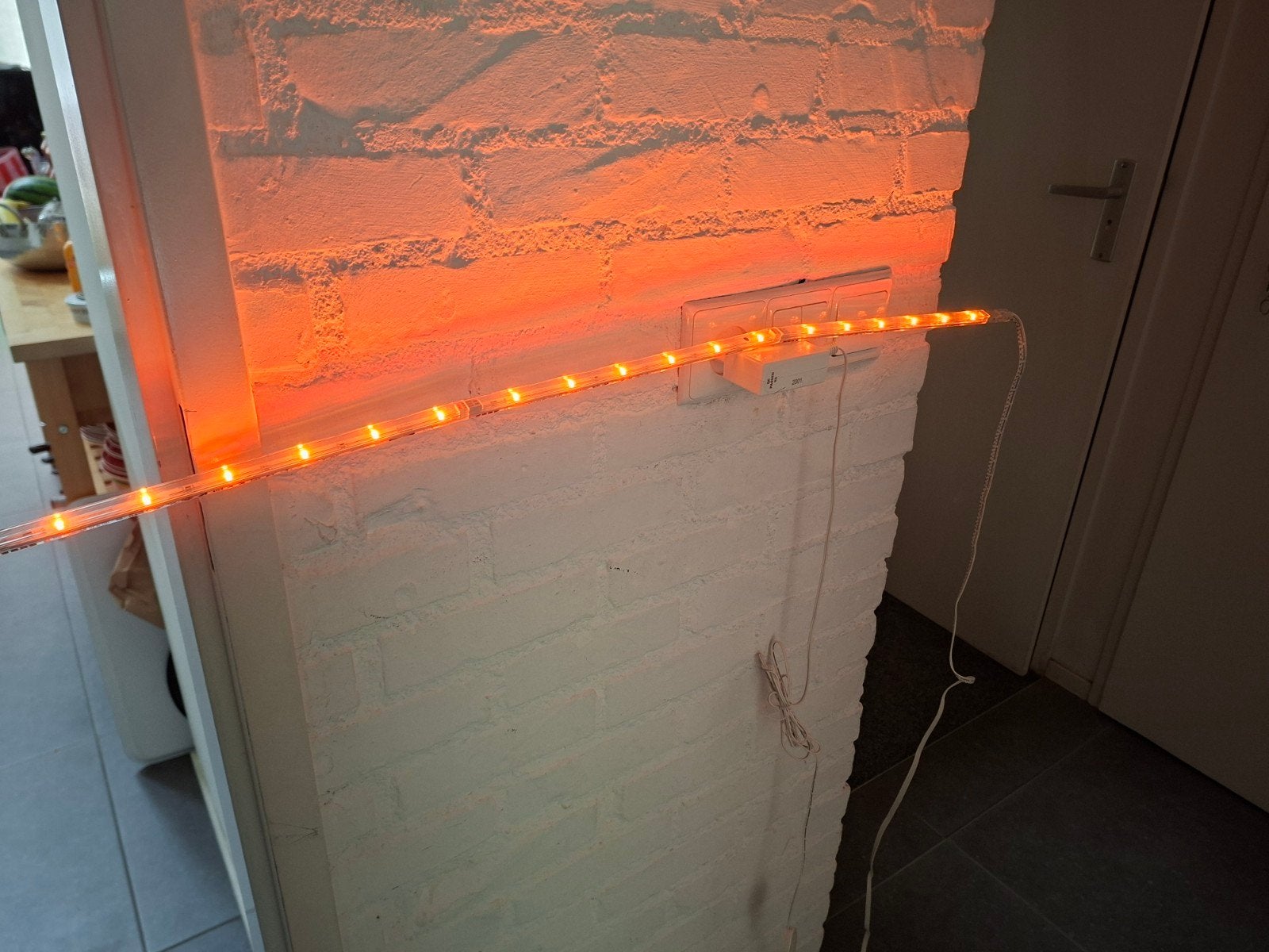 LED strip met lang snoer en plakstrip, Ophalen, Gebruikt, Modern, Sfeervol