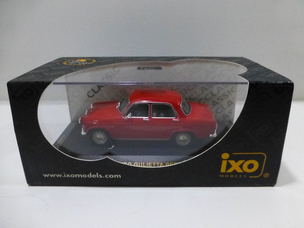 IXO Alfa Romeo Gulietta Berlina 1956 rood, Ophalen of Verzenden, Zo goed als nieuw, Auto, Overige merken