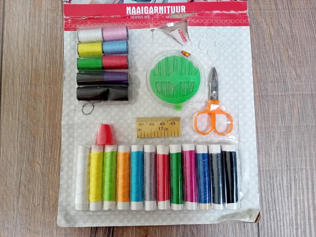 Naaigarnituur NIEUW, Hobby en Vrije tijd, Naaien en Fournituren, Ophalen