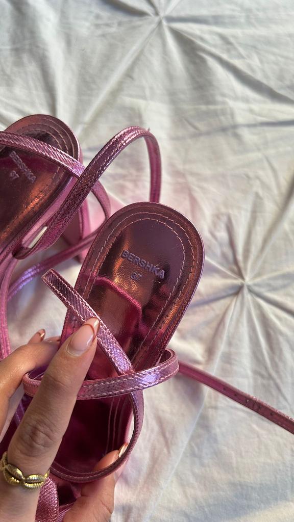 Schattige Roze Pumps met Bandjes - Bershka Maat 37, Ophalen of Verzenden, Zo goed als nieuw, Roze, Pumps