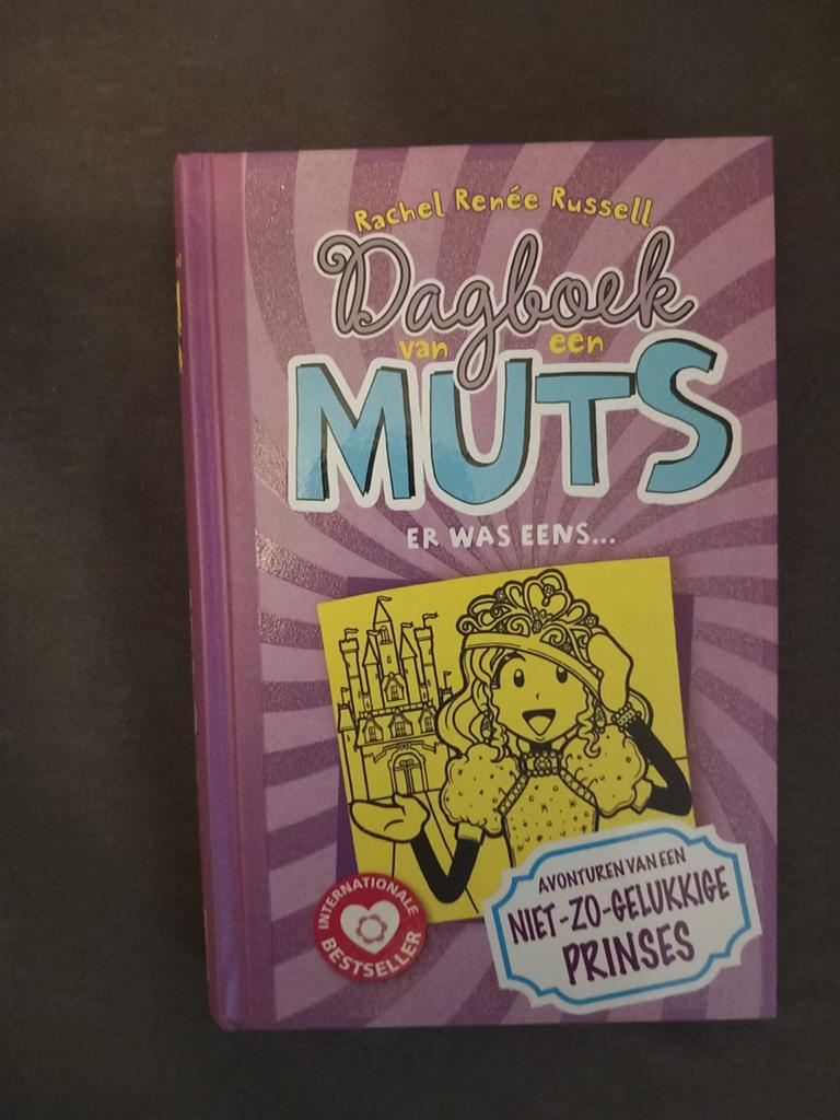 Dagboek van een Muts deel 8, Boeken, Ophalen of Verzenden, Zo goed als nieuw, Rachel Renée Russell, Fictie