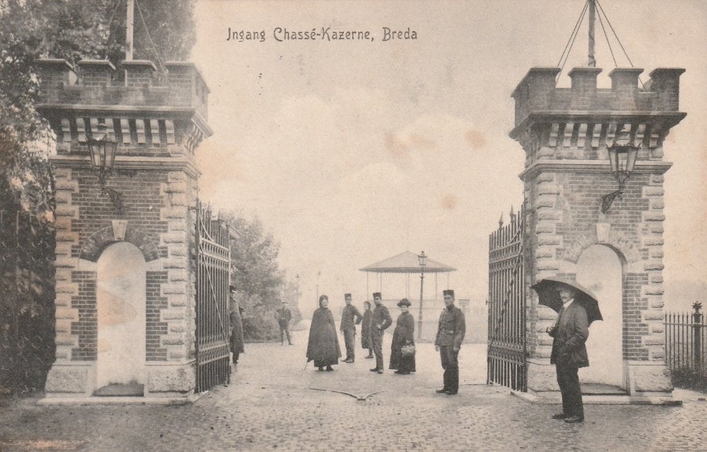 Breda 1904 Ingang Chassé-Kazerne, Verzenden, Voor 1920, Gelopen, Noord-Brabant