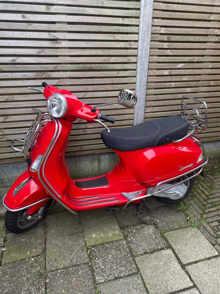 Vespa LX Rood - Zo goed als nieuw, weinig kilometers, Fietsen en Brommers, Scooters | Vespa, Ophalen, Gebruikt, Benzine, 50 cc