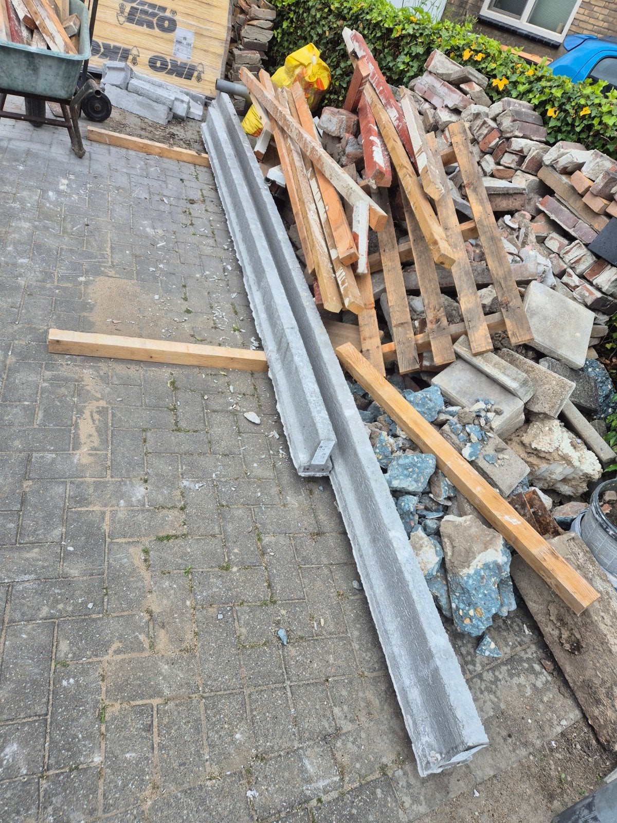 2 betonnen lateien / draagbalken, Ophalen, Nieuw, Overige metalen