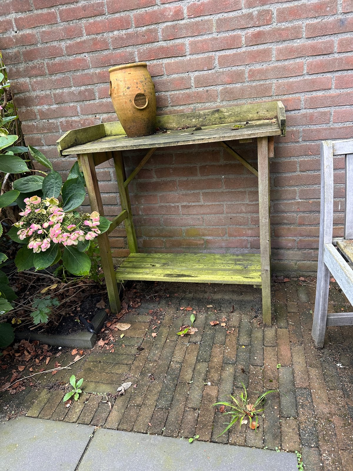 Gratis: Oude houten werkbank / plantentafel, Tuin en Terras, Ophalen, Gebruikt