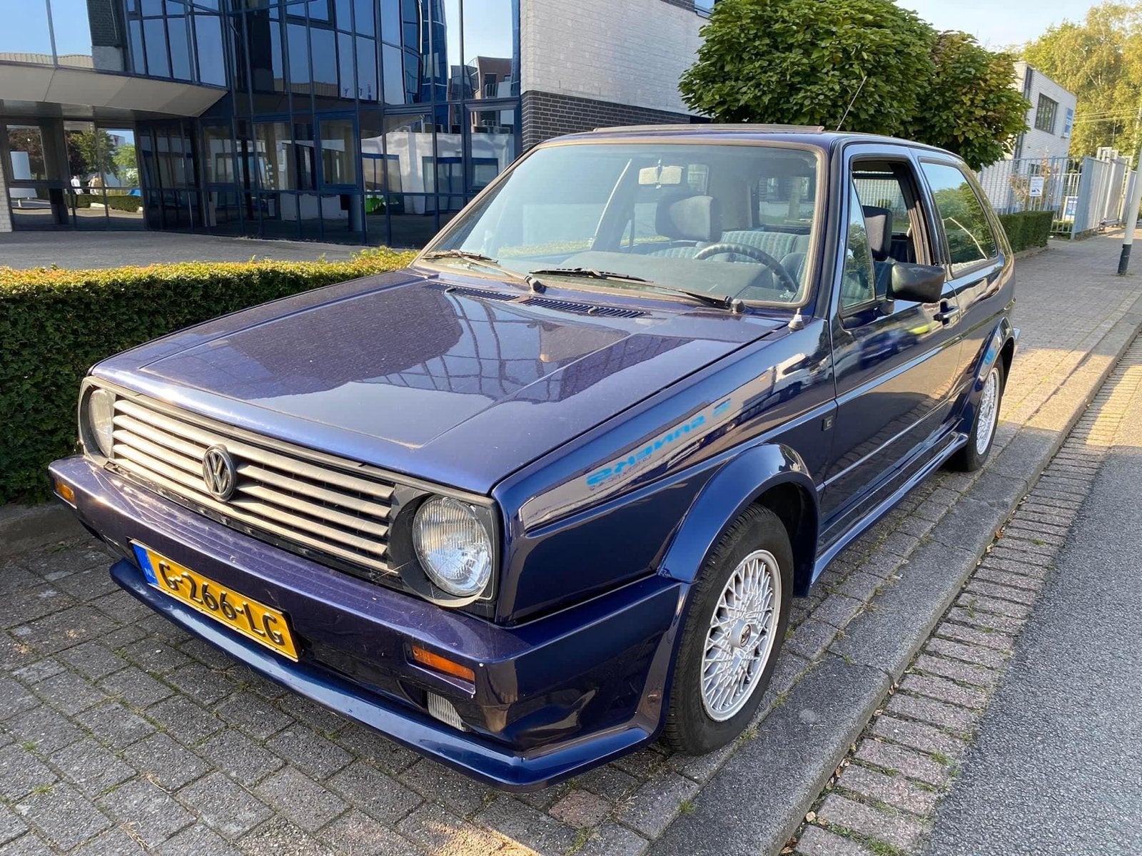Volkswagen Golf 1.6 Hella 1985 oldtimer zeldzaam, Stof, 74 pk, 4 cilinders, Blauw