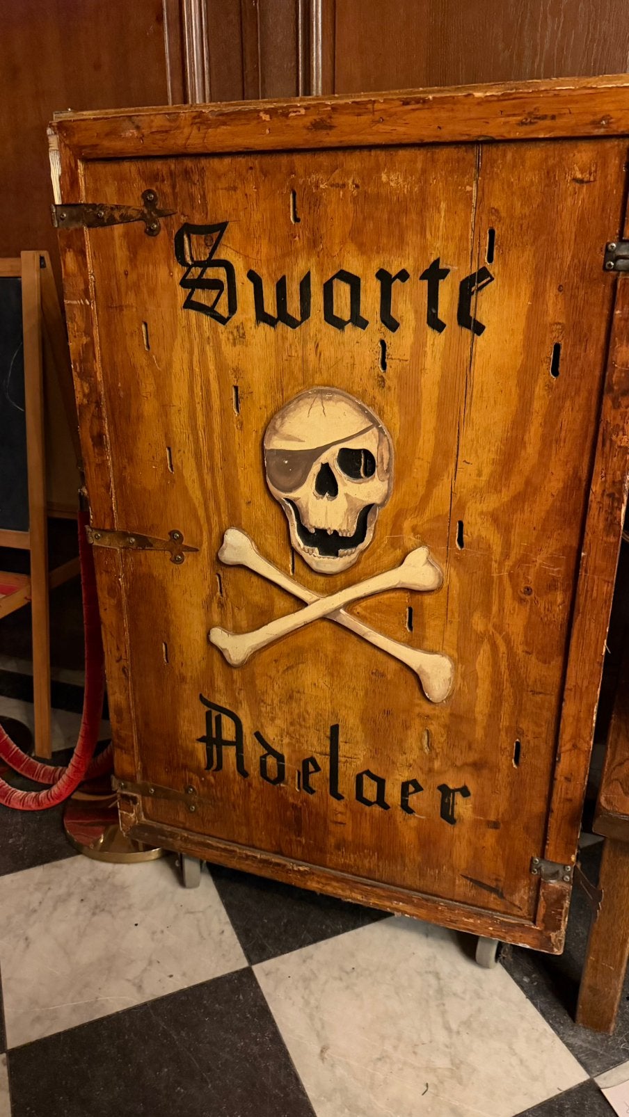 Goochelaarkist met zwaarden, Ophalen