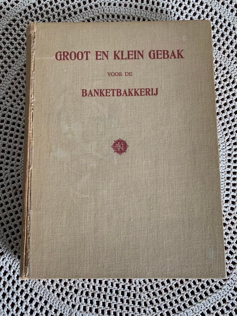 Groot en klein gebak voor de Banketbakkerij boek uit 1949, Boeken, Kookboeken, Gelezen, Ophalen of Verzenden, Nederland en België