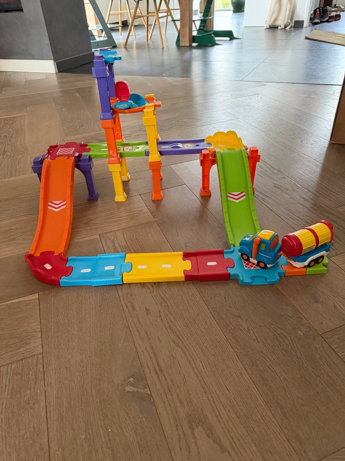 Vtech Kleurrijke Racebaan met Trein - Zo goed als nieuw, Overige merken, Racebaan, Zelf te bouwen, Ophalen of Verzenden