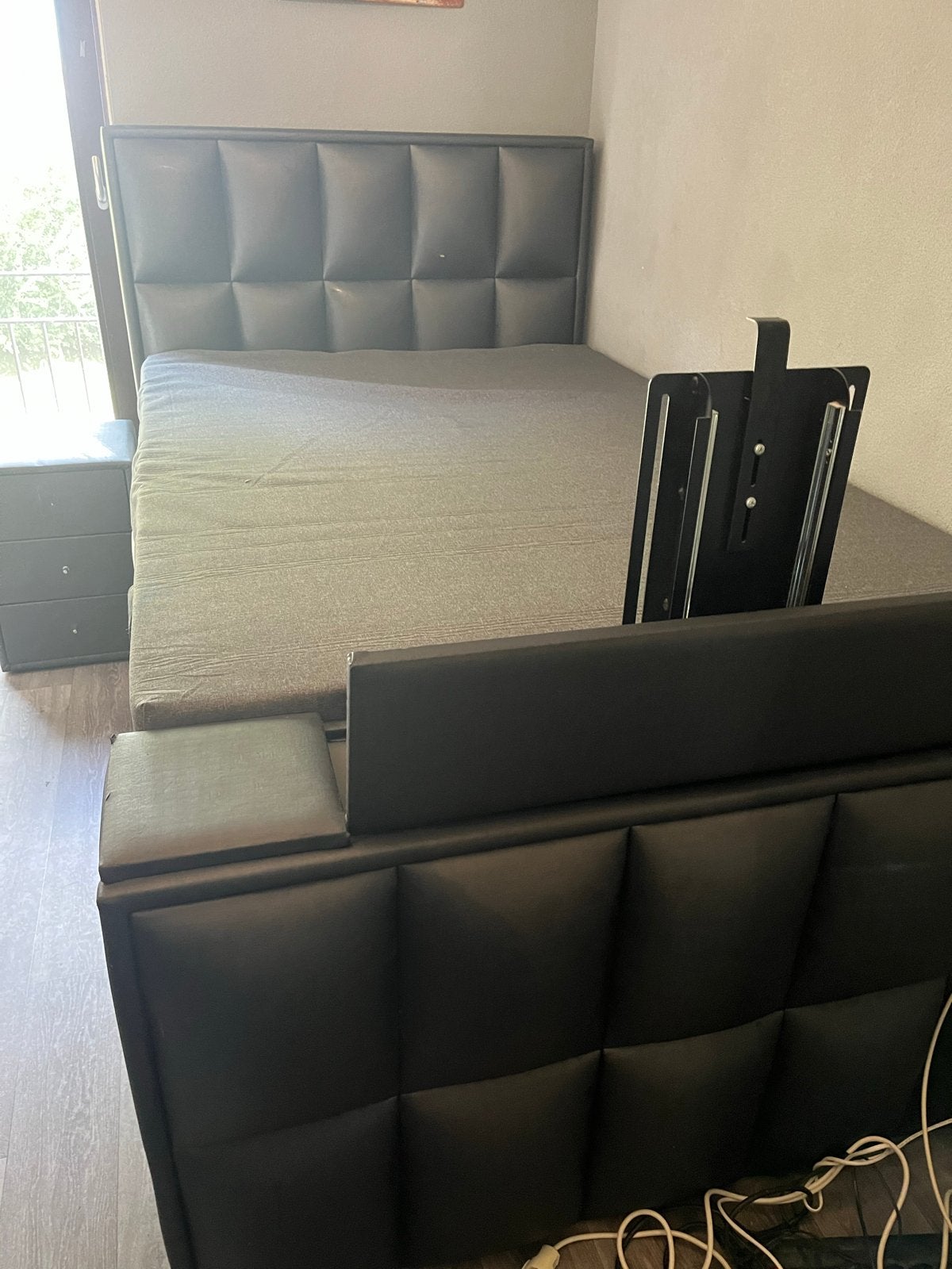 Antraciet bed met tv-meubel, nachtkastje en opbergruimte, Ophalen, Overige materialen, Gebruikt, 140 cm