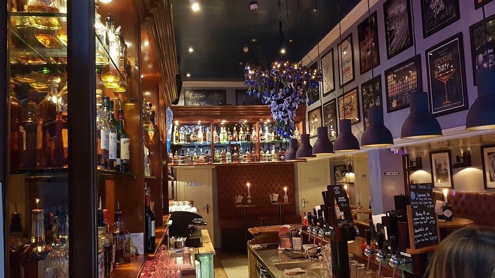 Feestcafe Amsterdam | 25-50 Pers | All-in vanaf €50 p.p., Met catering, Bruiloft- of Feestlocatie