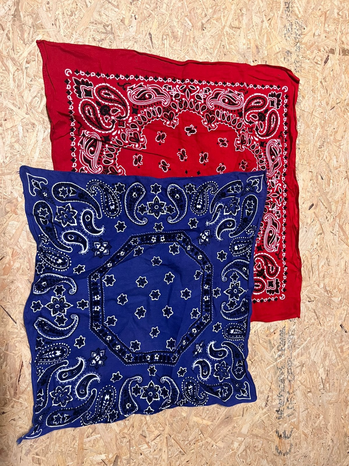 2 boeren zakdoeken rood en blauw, Ophalen of Verzenden