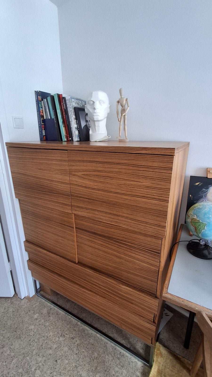 Diepe en praktische kast op stalen frame, 100 tot 150 cm, 100 tot 150 cm, 50 tot 75 cm, Ophalen