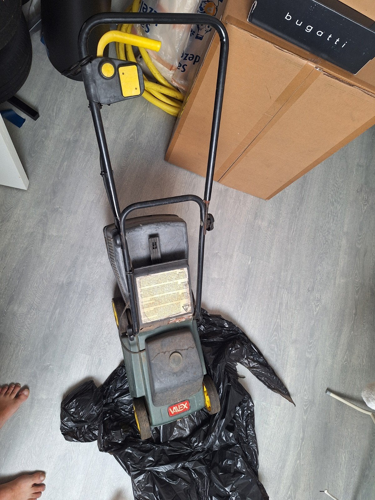 Valex elektrische grasmaaier met opvangbak, Tuin en Terras, Ophalen, Cirkelmaaier, Gebruikt, Elektrische grasmaaier