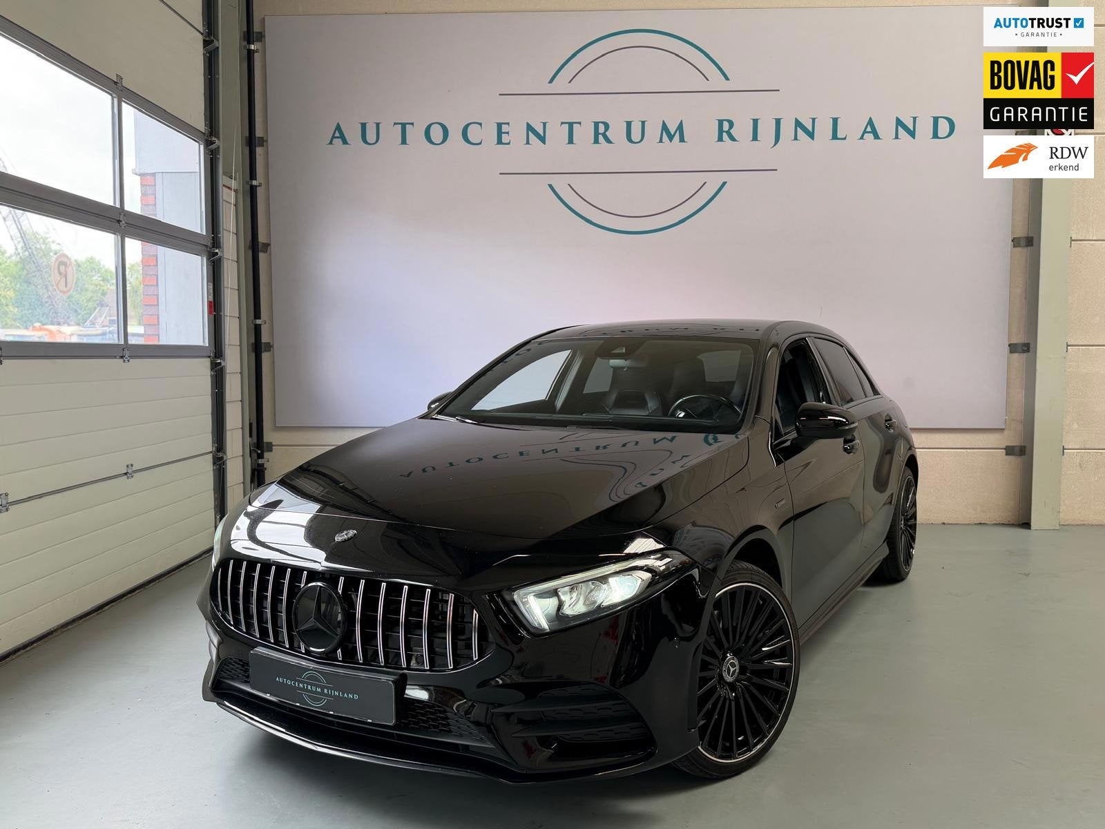 Mercedes-Benz A-klasse 250 e AMG Night Edition Automaat, Nav, Auto's, 4 cilinders, 15 kWh, Zwart, Plug-in hybride