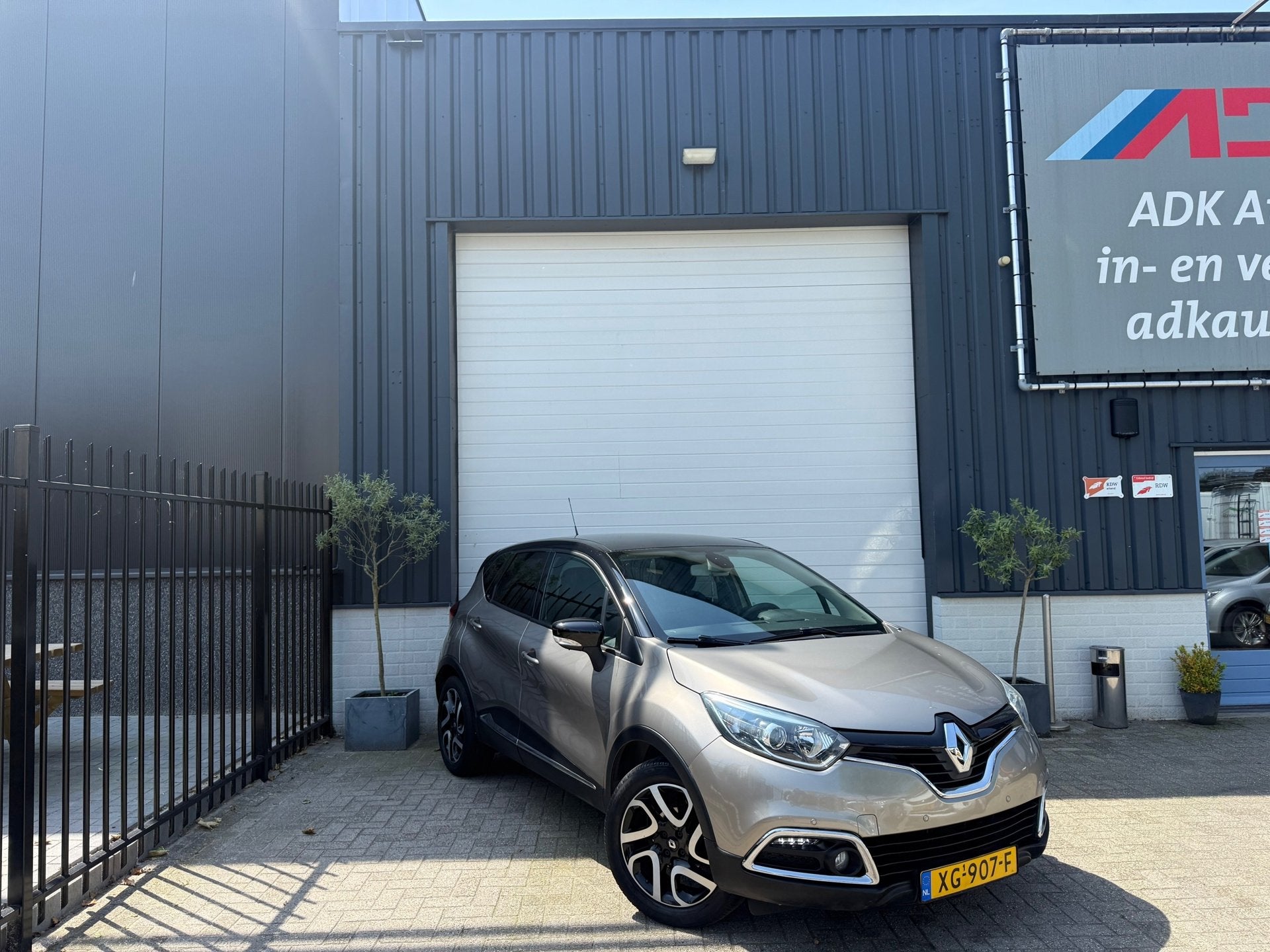 Renault Captur 0.9 TCe Dynamique KEYLESS/NAVI/2X PDC/CLIMA/T, Auto's, Renault, Voorwielaandrijving, Stof, Gebruikt, Zwart