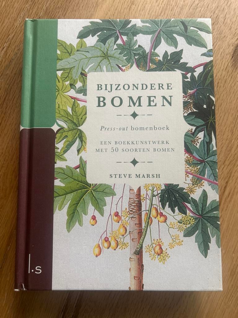 Bijzondere Bomen - Press-out bomenboek - Steve Marsh, Boeken, Natuur, Zo goed als nieuw, Bloemen, Planten en Bomen, Ophalen of Verzenden