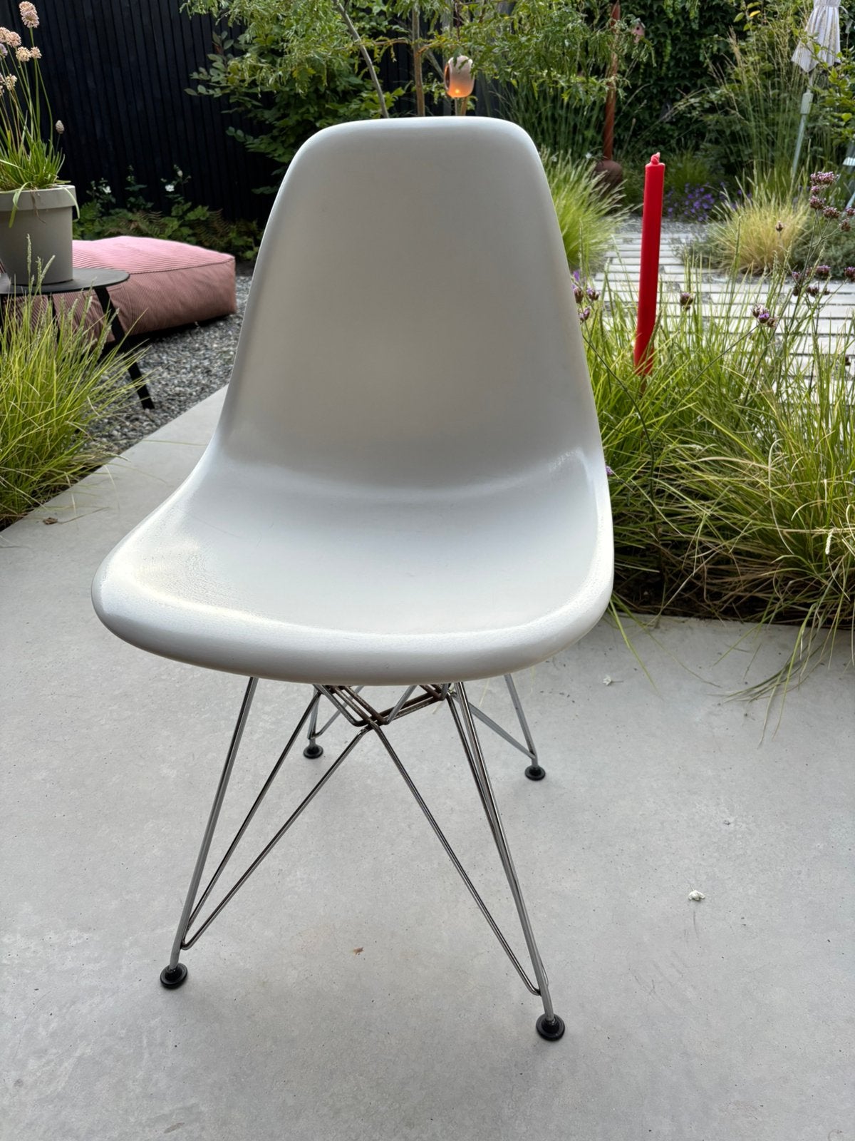 Vitra Eames DSR stoel WIT met verchroomd onderstel, Huis en Inrichting, Stoelen, Ophalen, Gebruikt, Wit, Vintage