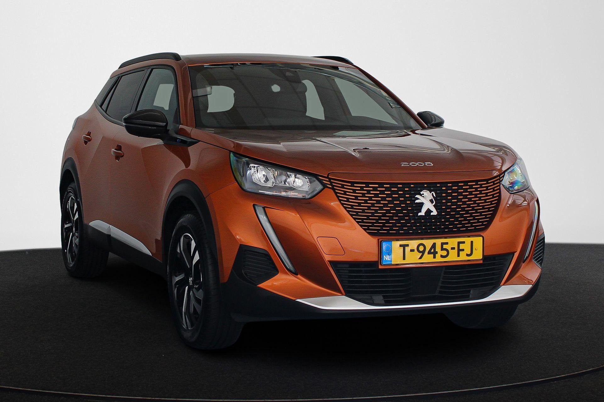 Peugeot e-2008 EV Allure 50 kWh SOH 100% Apple CarPlay Keyle, 330 km, 136 pk, Zwart, Overige kleuren
