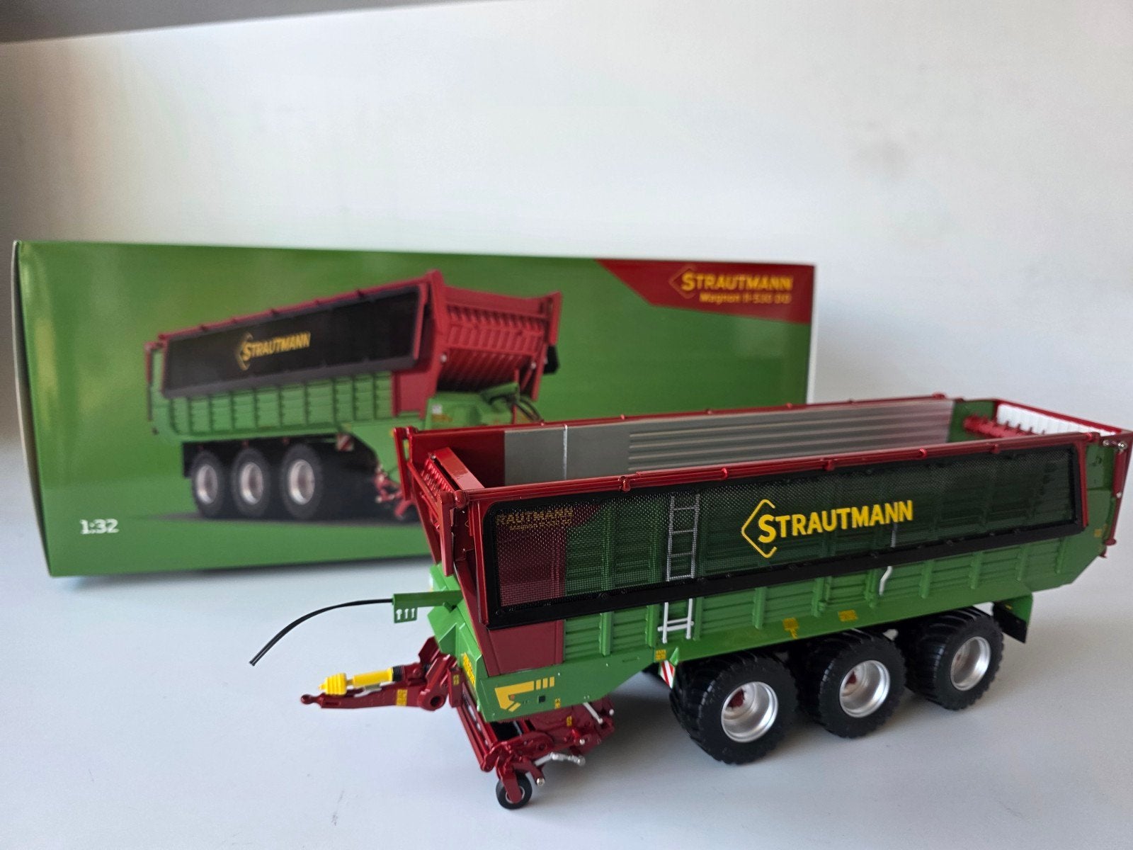 STRAUTMANN MAGNON 11-530 DO MARGE-MODELS 1:32, Ophalen of Verzenden, Nieuw, Tractor of Landbouw, Overige merken