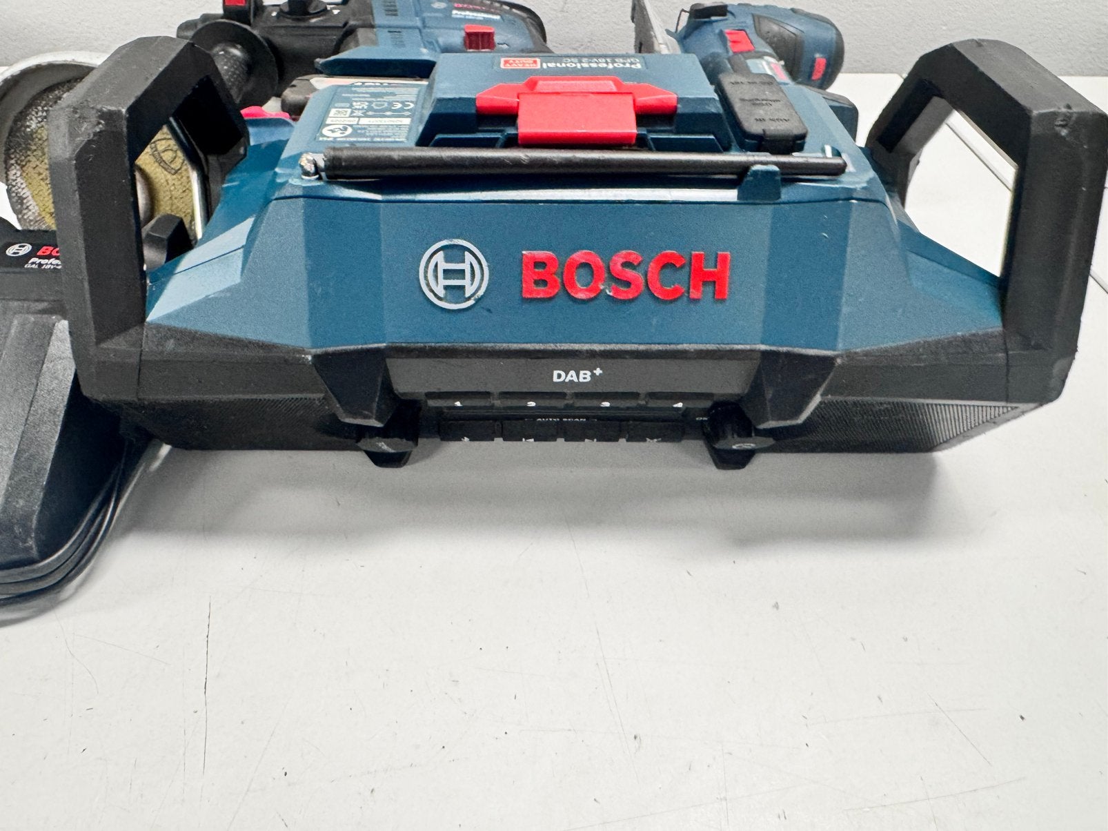 Bosch Gereedschap Set: Radio, Decoupeerzaag, Boorhamer, Haak, Gebruikt, Overige typen, Ophalen of Verzenden, Minder dan 400 watt