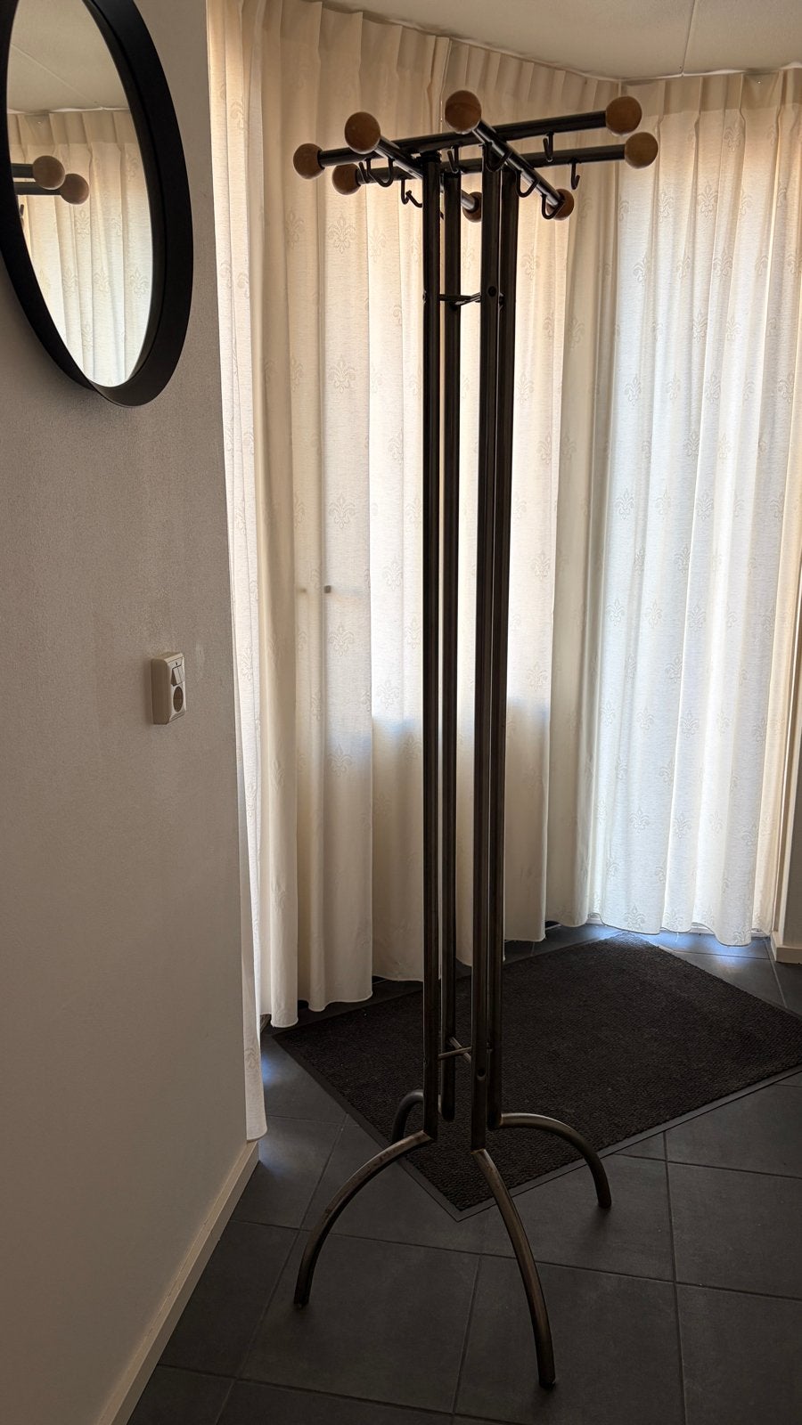 Metalen staande kapstok met houten knoppen, Ophalen, Gebruikt, Metaal, Staande kapstok