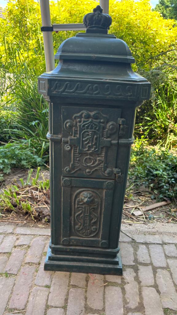Staande colombrievenbus, Ophalen, Gebruikt, IJzer, Staande brievenbus