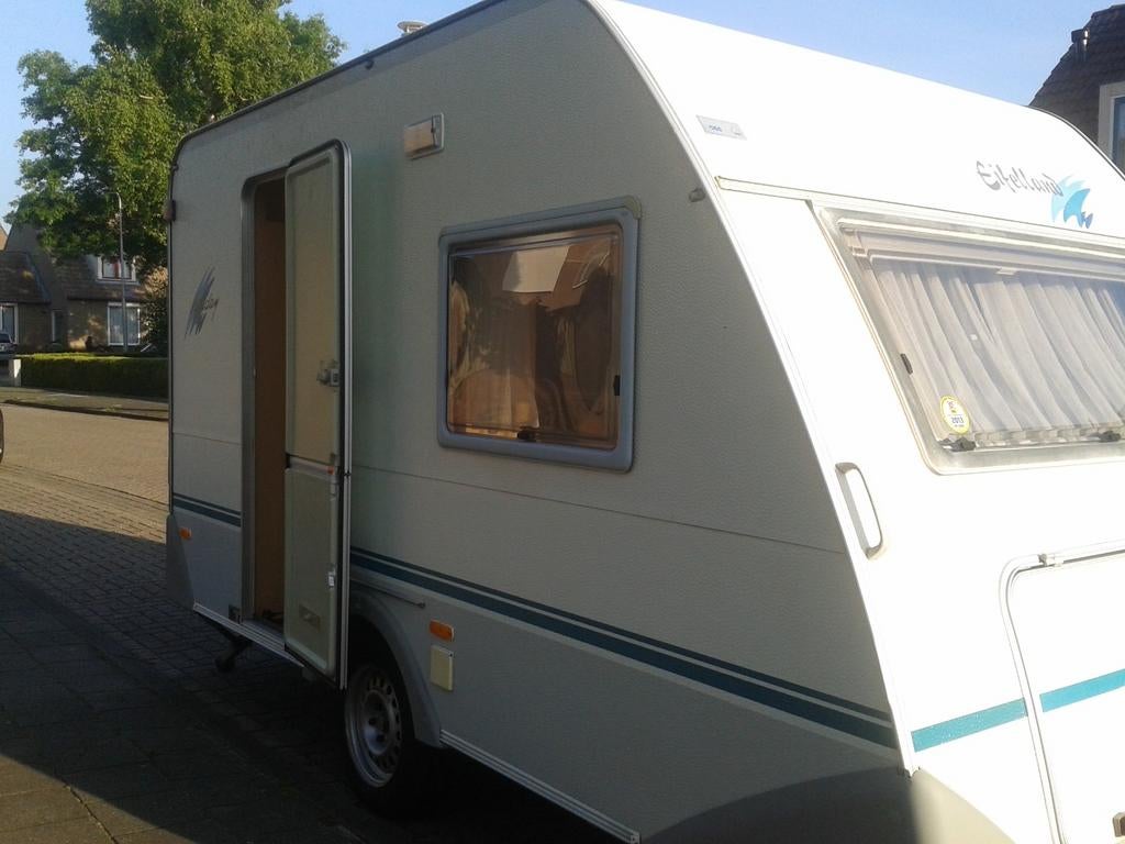 Eifelland 350q, Omvormbare zithoek, Treinzit, 4 tot 5 meter, Kachel