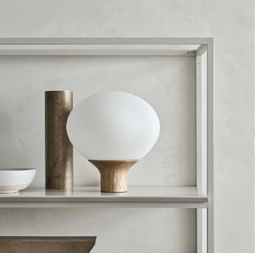 Nieuw Bolia Acorn Tafellamp - Eiken poot, Opaal glas, 32 cm, Scandinavisch, Overige merken, Onbekend, Nieuw