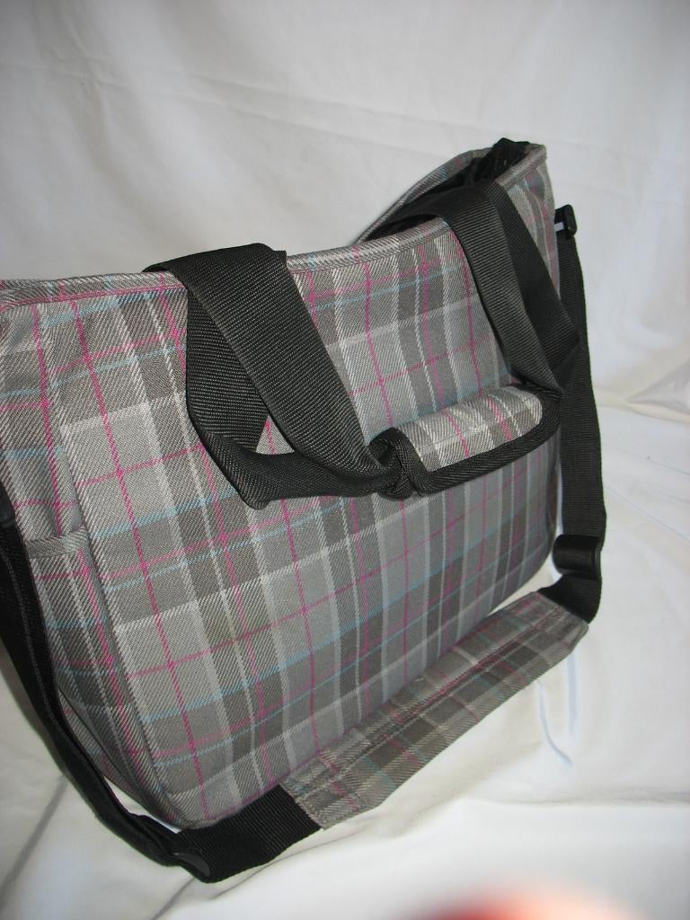 Eastpak Laptop Tas met Hengsel Grijs Roze Geruit, Computers en Software, Laptoptassen, Zo goed als nieuw, 15 inch, Ophalen of Verzenden
