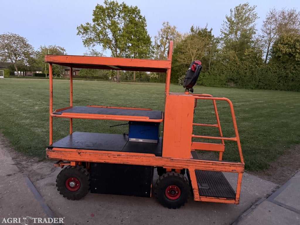 Elektrisch verrijdbare gereedschapwagen werktafel, Van Beurden Heftrucks, Info@vanbeurdenheftrucks.nl, Kievitsham 48 Hoenzadriel