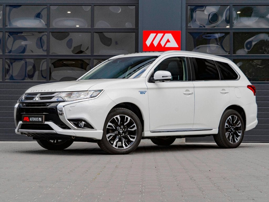 Mitsubishi Outlander 2.0 PHEV Premium | TREKHAAK | PANO | LE, Auto's, Mitsubishi, 1998 cc, 4 cilinders, Wit, Bedrijf