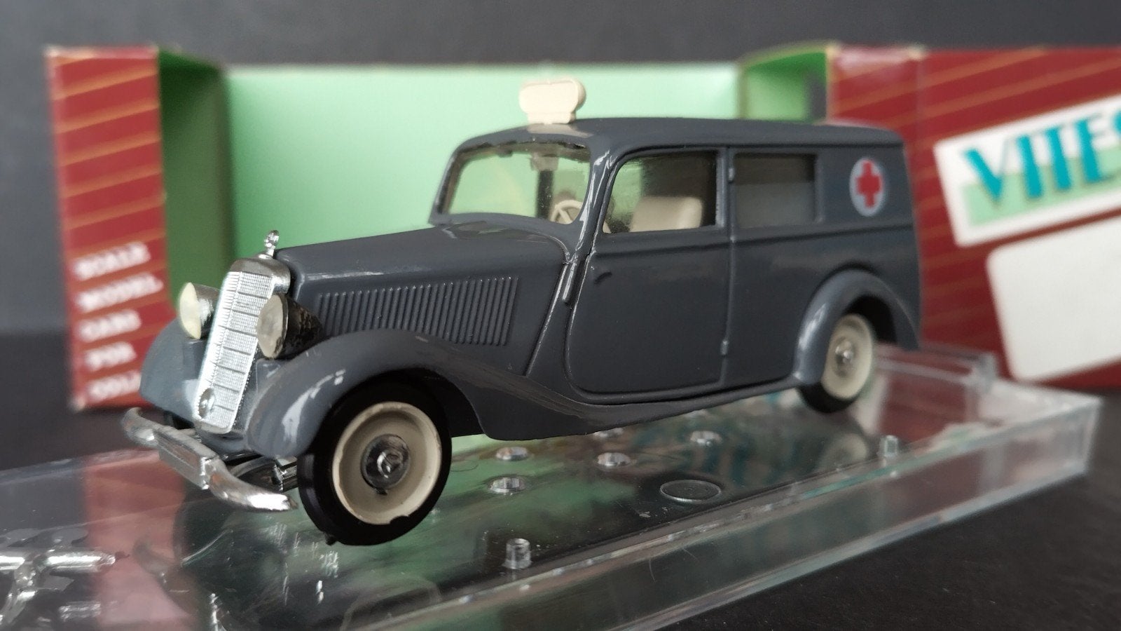Mercedes Benz 170 V 1936 1950 ambulance 1:43 Vitesse Pol, Hobby en Vrije tijd, Overige merken, Auto, Verzenden, .