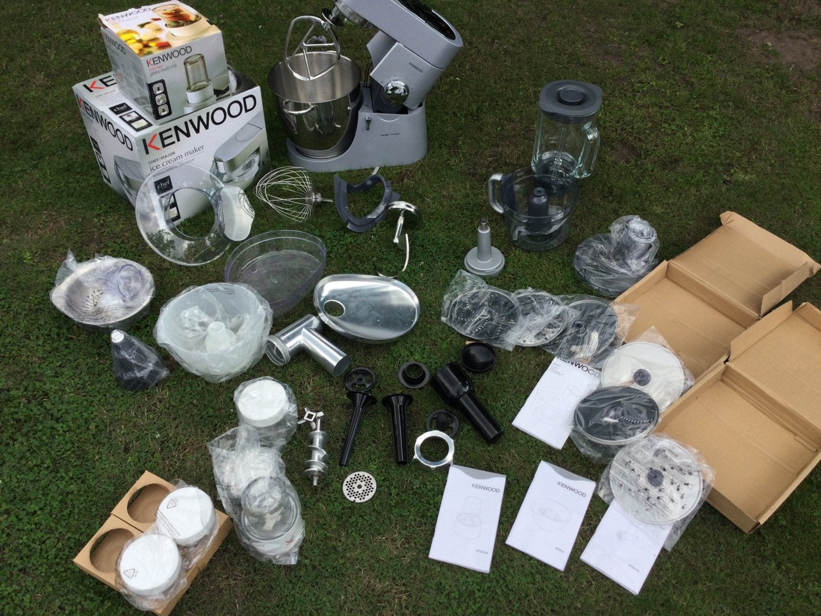 Kenwood Major Titanium 1500 watt in nieuwstaat, 4 liter of meer, Ophalen of Verzenden, Zo goed als nieuw, 3 snelheden of meer