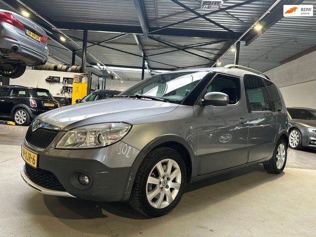 Skoda Roomster 1.2 TSI Elegance/Dealer onderhouden/Trekhaak/, Auto's, Voorwielaandrijving, Euro 5, Gebruikt, 4 cilinders