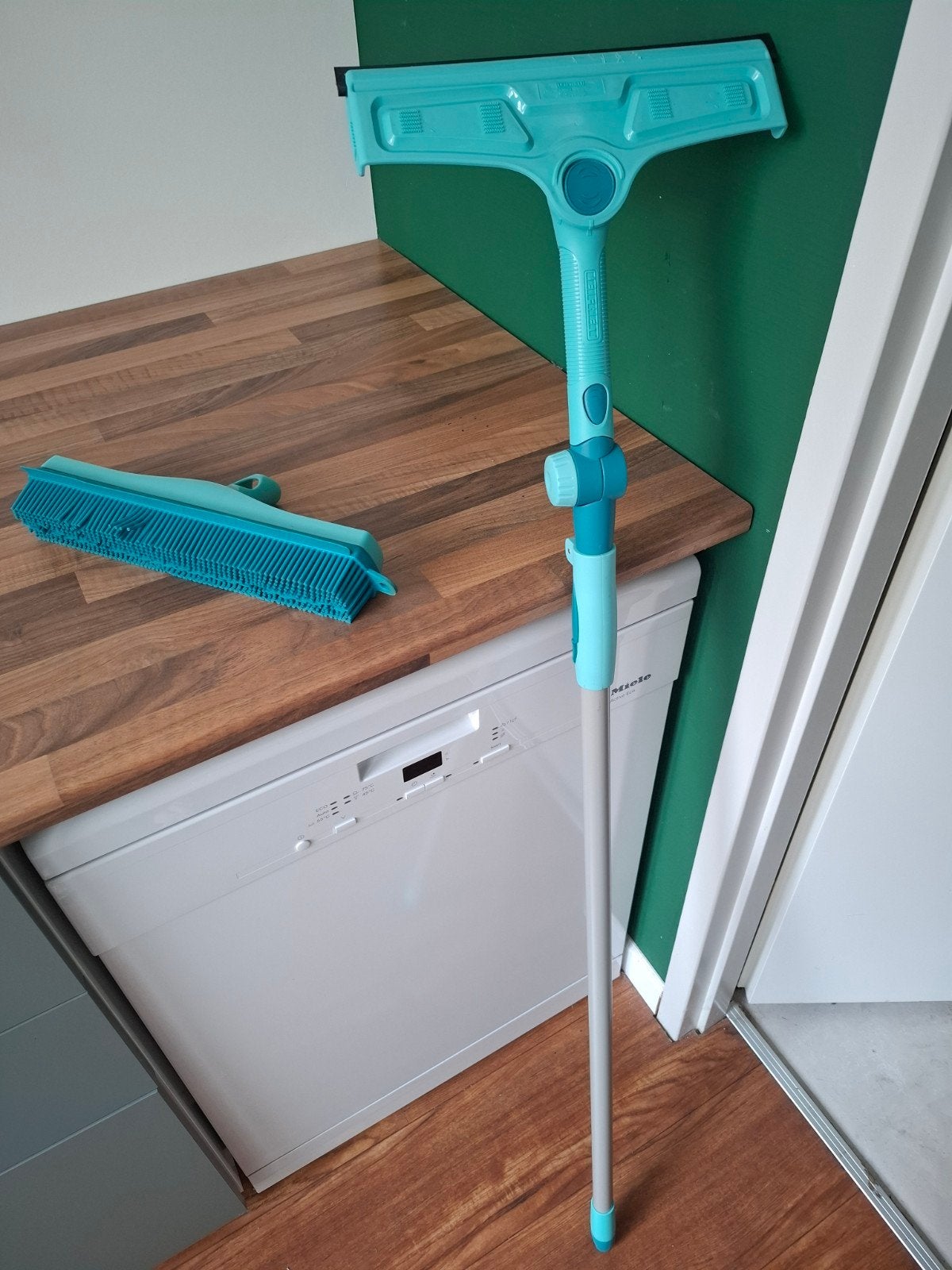 Leifheit telescoopsteel met knik arm, raamwisser en borstel, Huis en Inrichting, Schoonmaakartikelen, Ophalen, Bezem of Borstel