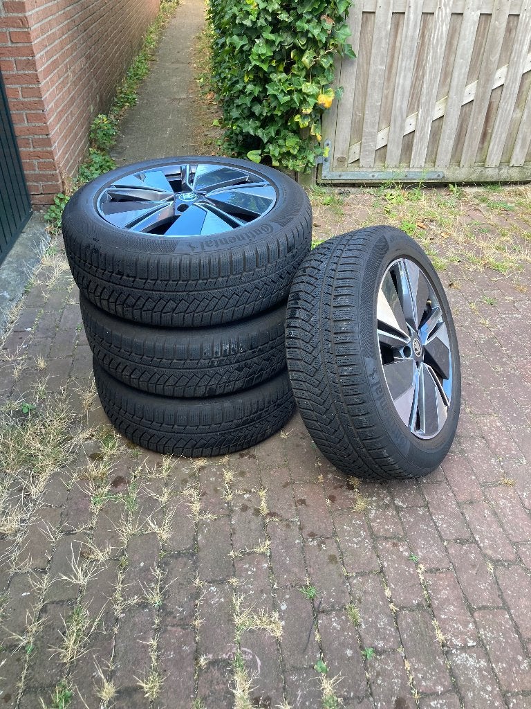 Winterbanden en velgen Skoda Enyaq/Elroq, Auto-onderdelen, Banden en Velgen, 19 inch, Gebruikt, Banden en Velgen, 235 mm