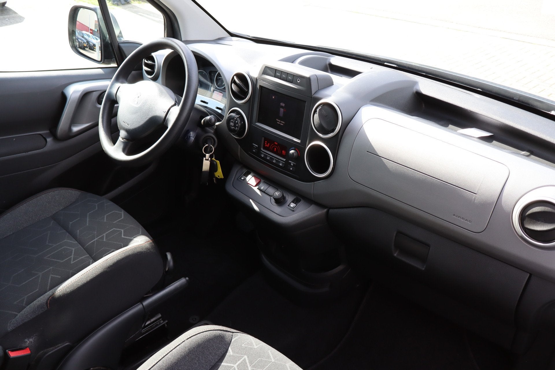 Peugeot Partner Tepee Electric Active NL Auto/Parkeersensore, Auto's, 12 maanden, Stof, Gebruikt, Origineel Nederlands