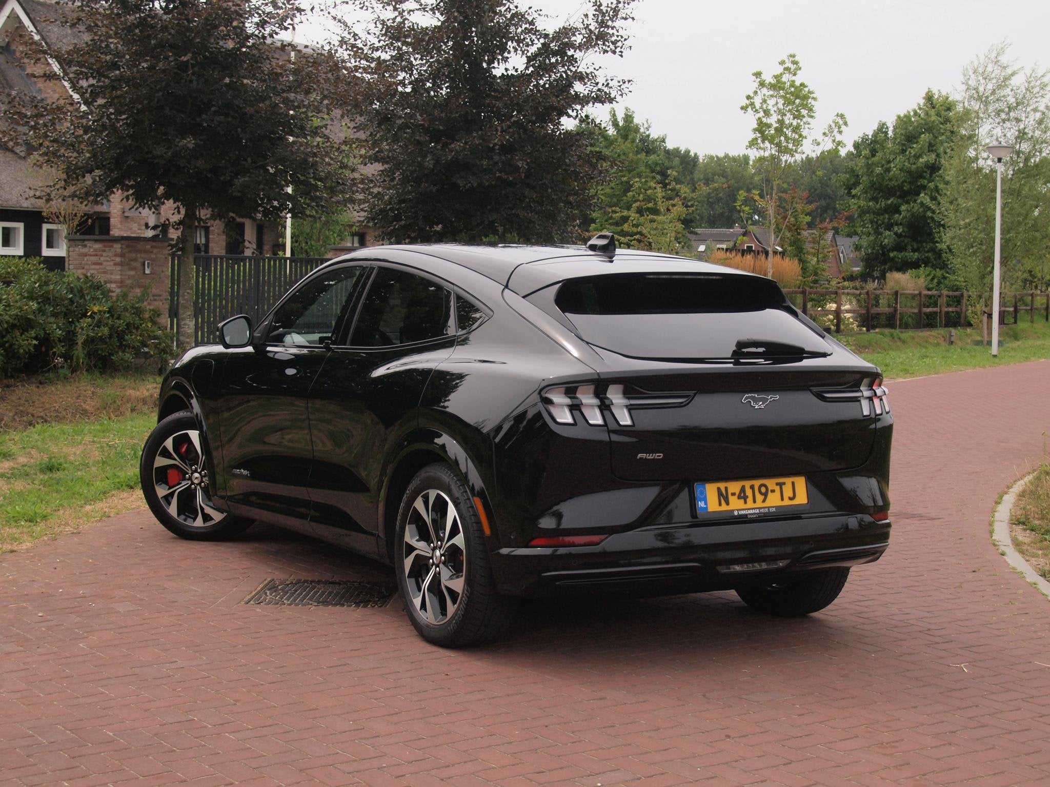 Ford Mustang Mach-E Extended AWD 98 kWh | SOH 93% | 360 Came, Auto's, Automaat, Gebruikt, 750 kg, Zwart