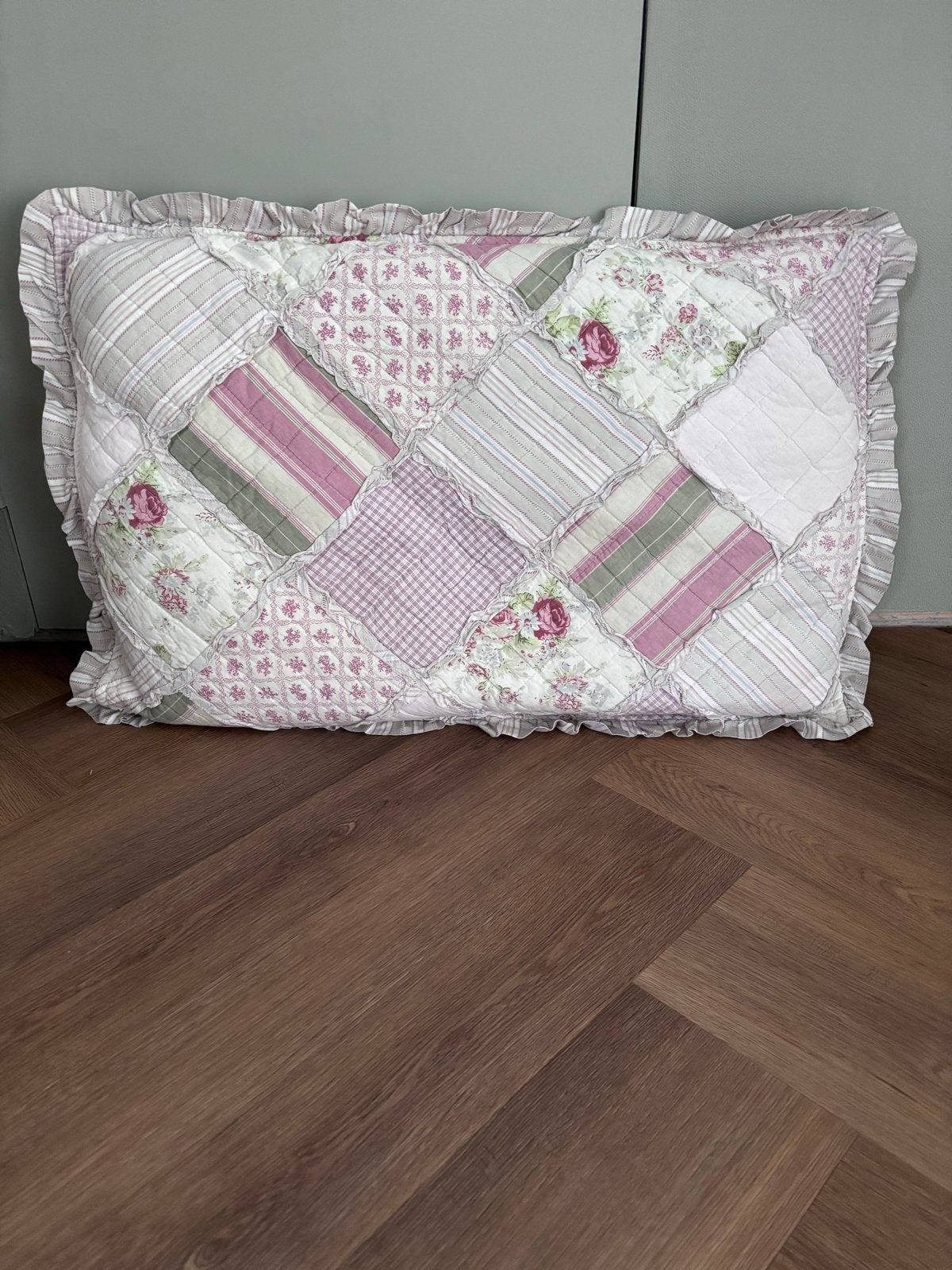 Decoratief kussen met patchwork en ruches, Overige merken, Gebruikt, Meerkleurig, Met print