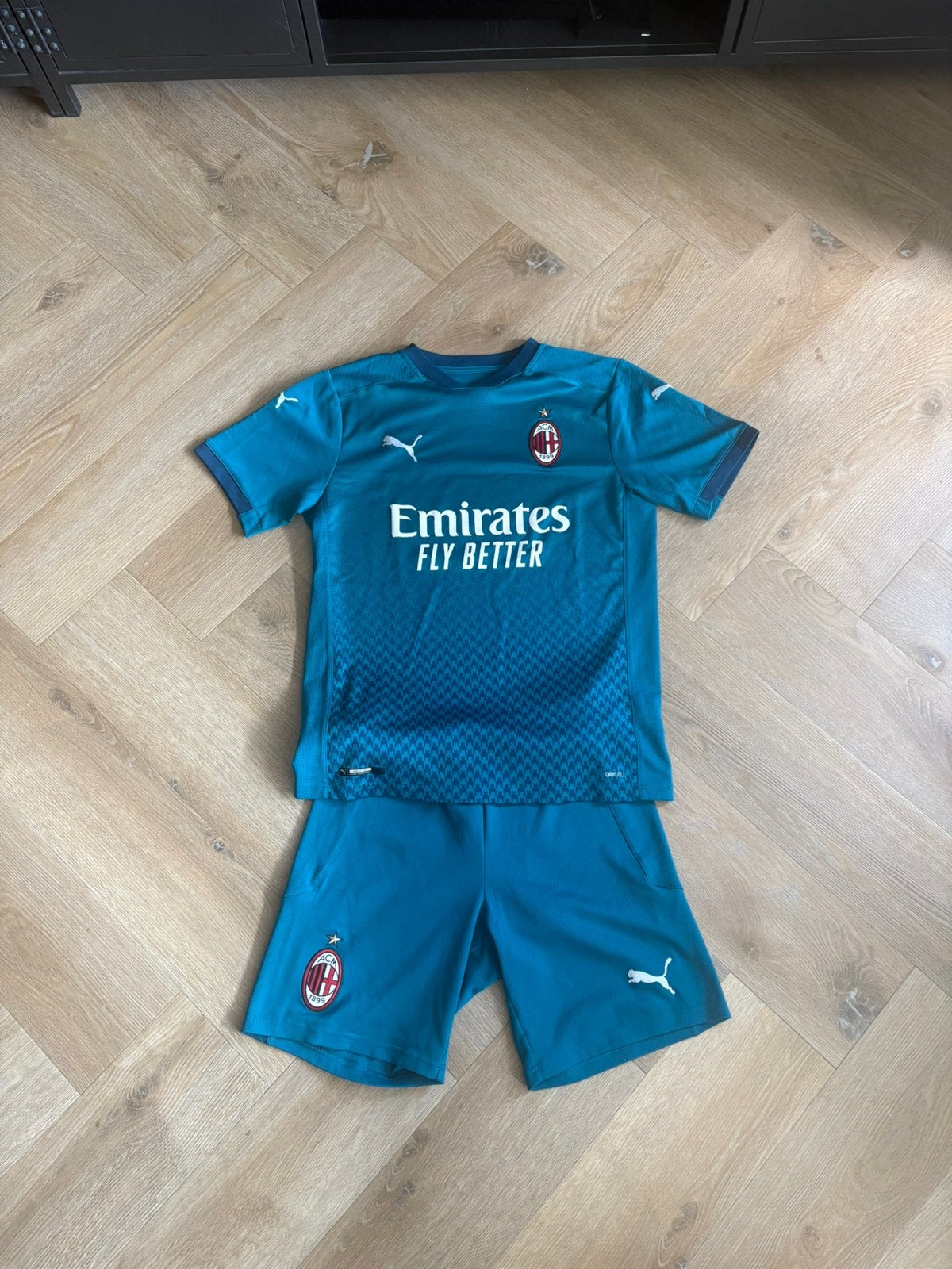 AC Milaan, Sport en Fitness, Voetbal, Maat S, Ophalen of Verzenden, Zo goed als nieuw, Shirt