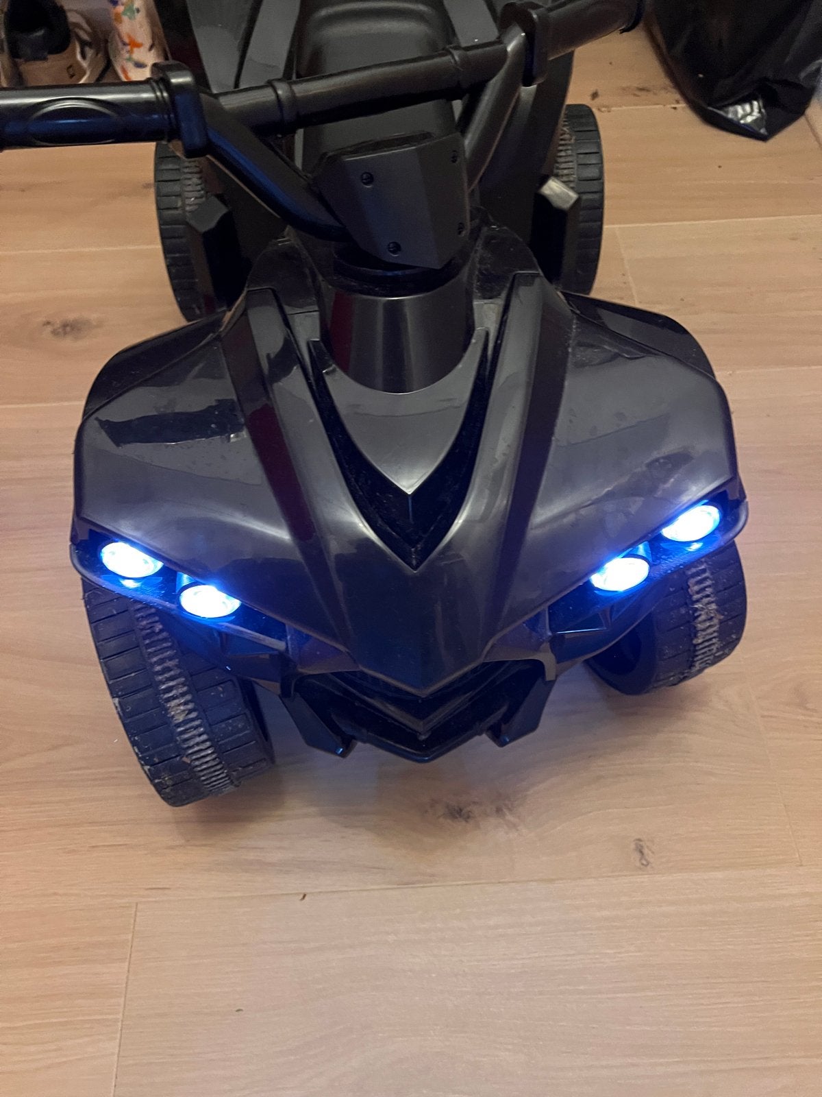 Elektrische kinderquad met oplader, Gebruikt
