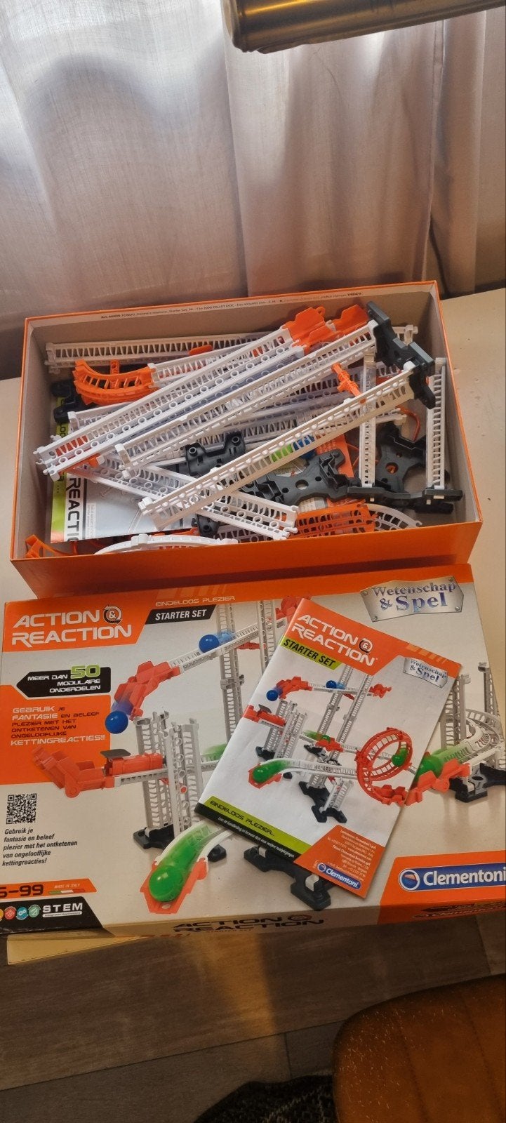 action reaction wetenschap &spel knikkerbaan van clementoni, Ophalen of Verzenden, Zo goed als nieuw
